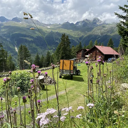 A Casa Juwel * Ζόλντεν